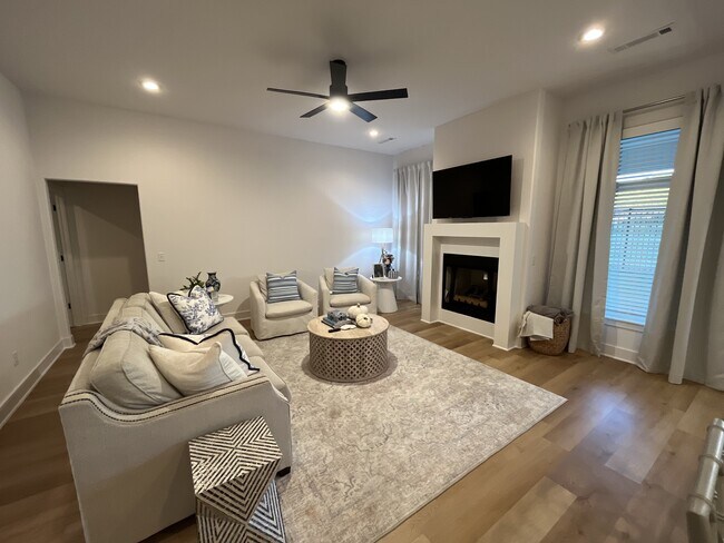 Photo - 439 Wagon Wheel Ave House