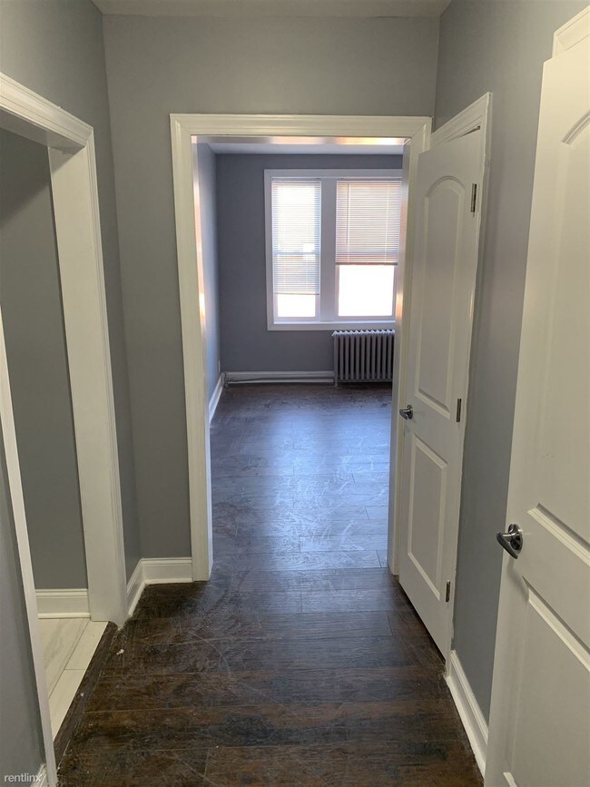 Foto del edificio - 1 br, 1 bath Apartment - 130 W 47th St Apt 42