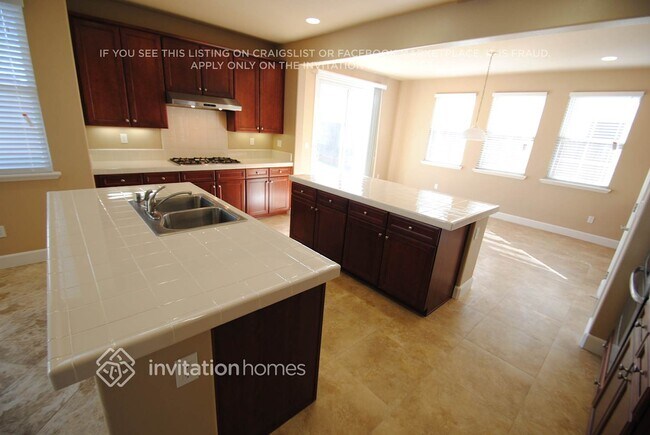 Foto del edificio - 1667 Montrose Ln
