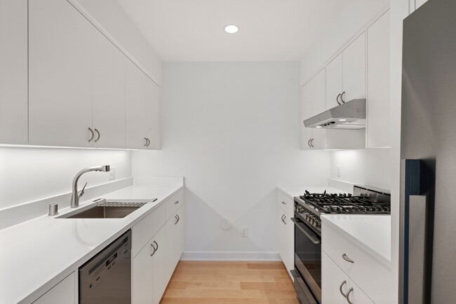 Kitchen - Greenway Village Apartments