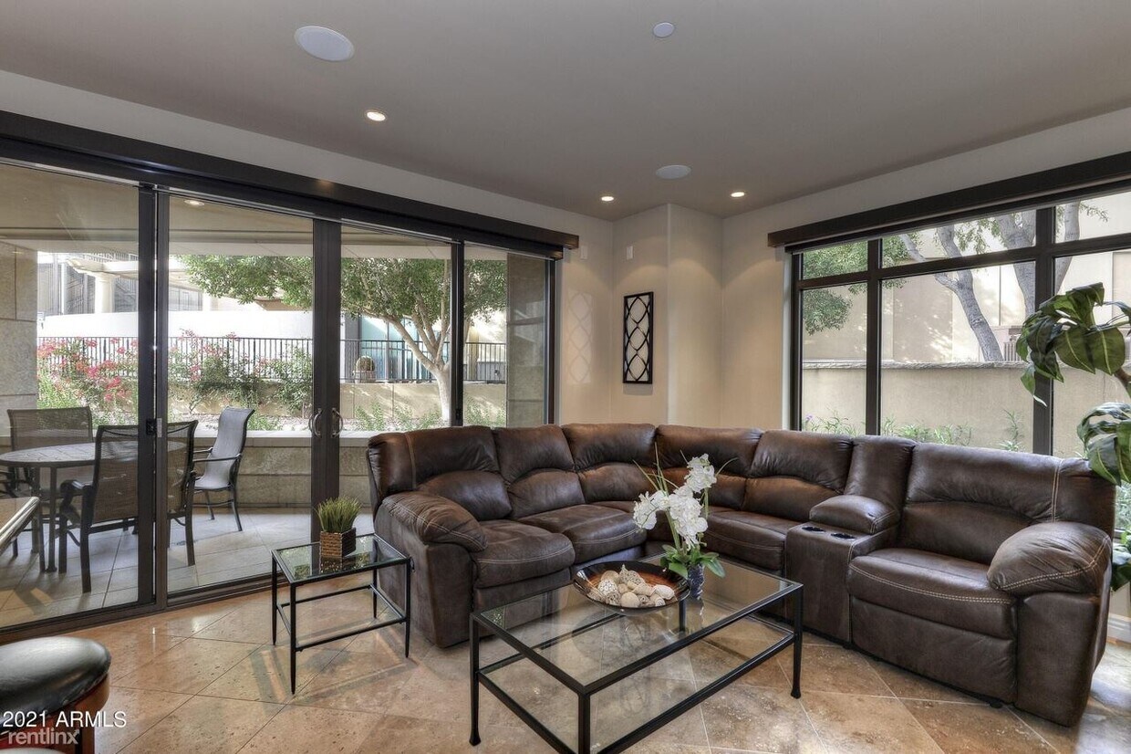 Foto principal - 7175 E Camelback Rd