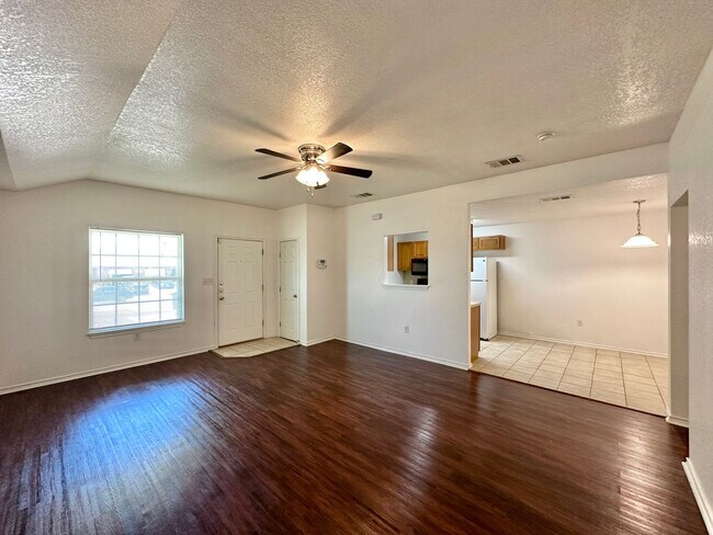 Building Photo - 2601 Alma Dr