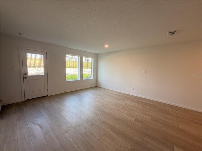 Building Photo - 868 Lynx St