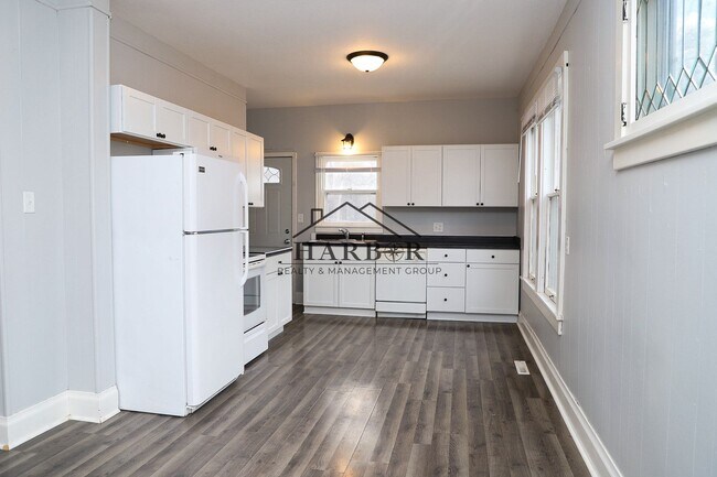 Foto del edificio - 11th Avenue NE Duplex