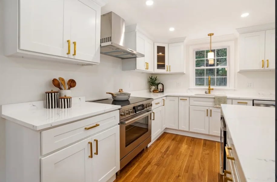 Building Photo - 905 Main St