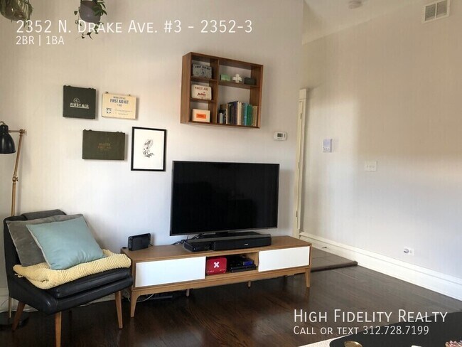 Foto del edificio - 2352 N Drake Ave