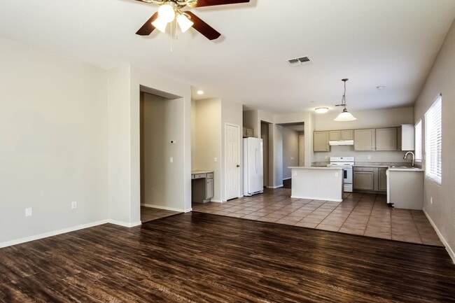 Foto del edificio - 14913 N 153Rd Ave