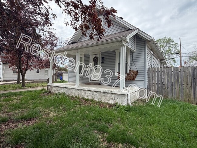 Building Photo - Spacious 2 Bed 1 Bath Home