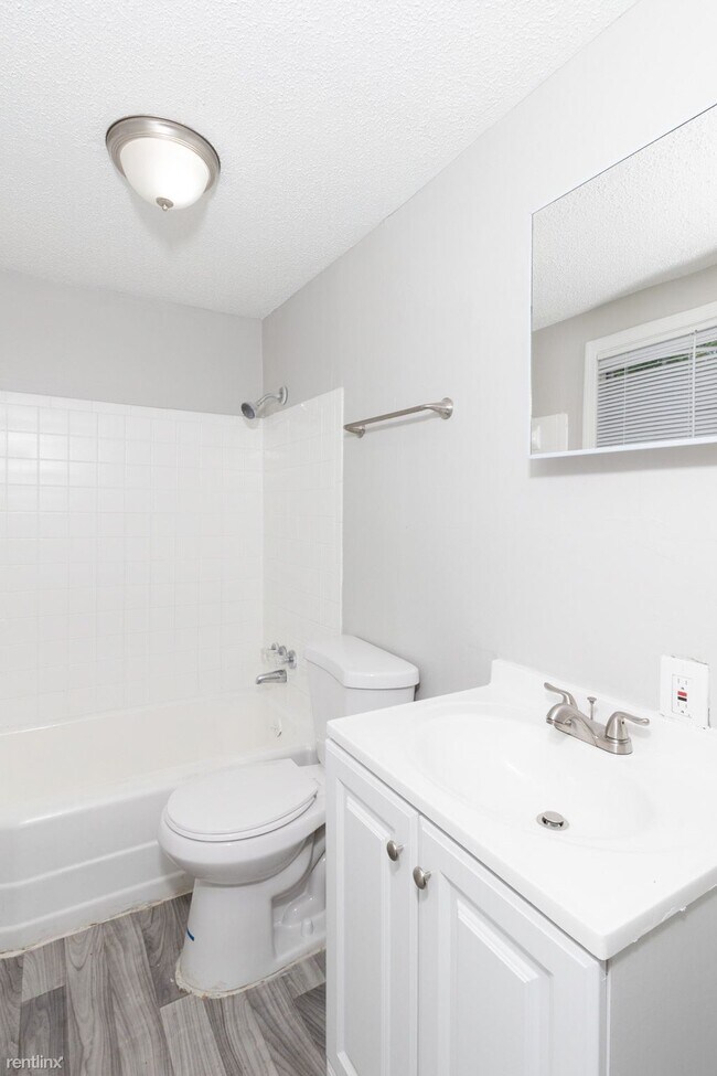 Foto del edificio - 1 br, 1 bath Triplex - Winston Apartments ...