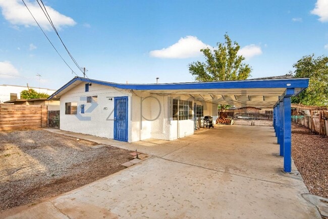 Building Photo - 12077 Sand Ave