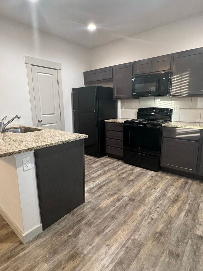 Foto del edificio - WELCOME TO SUNBEAM TOWNHOMES