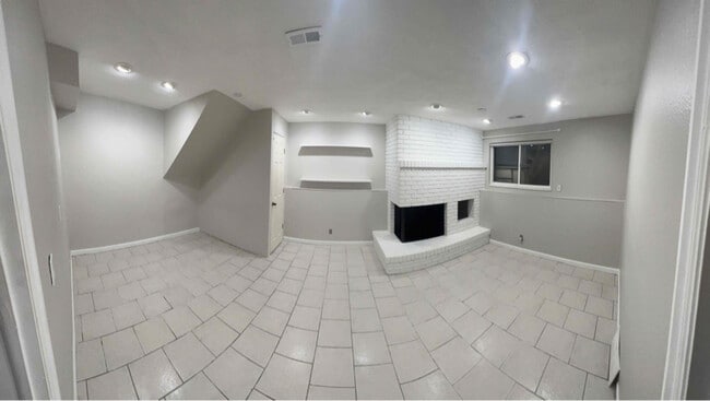 Photo - 000 Sir Michael Dr House