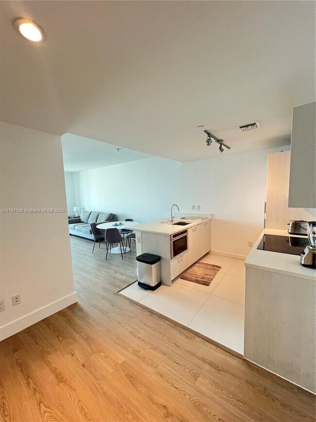 Foto del edificio - 501 NE 31st St