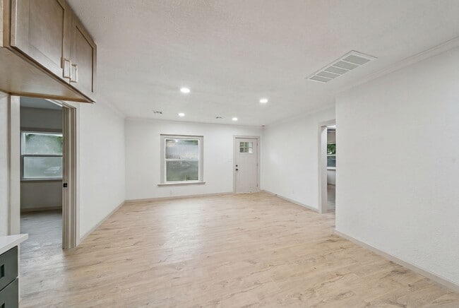 Building Photo - 848 N Gary Pl