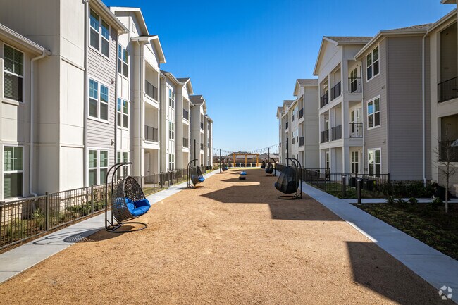 Patio - Lakeview at Westpark