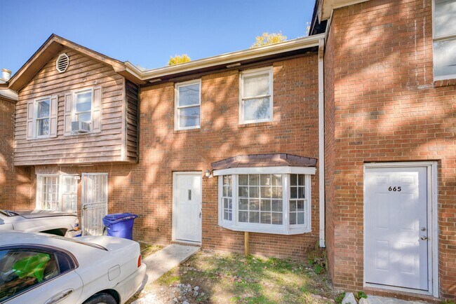 Building Photo - 667 Hunting Creek Ln SE