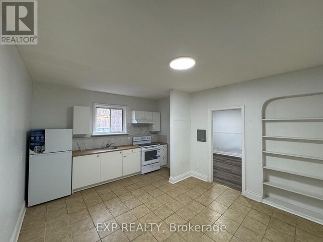 Building Photo - 17 Loyer St