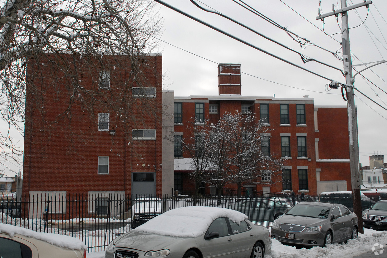 Building Photo - Sartain Apartments