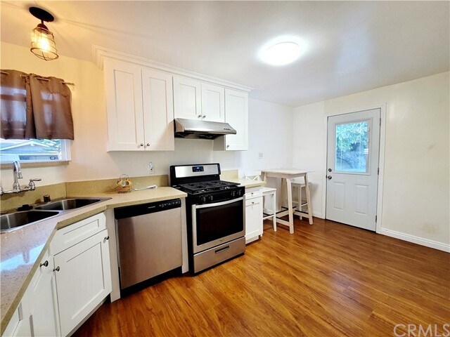 Building Photo - 517 N San Marino Ave