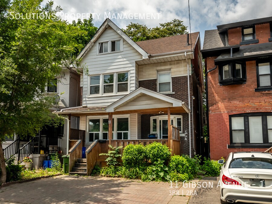 Primary Photo - **Beautifully updated 3 Bedroom Unit Centr...