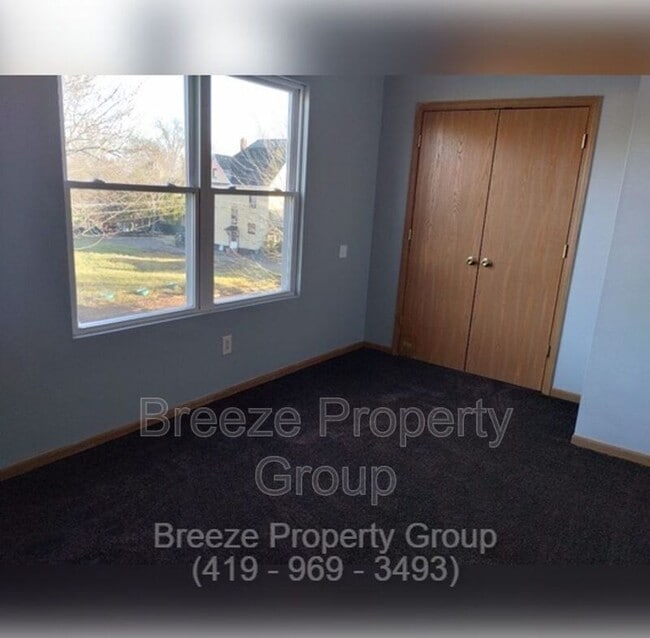 Building Photo - 205 W Chalmers Ave