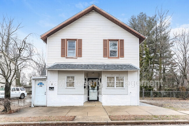 Building Photo - 300 Monroe Ave