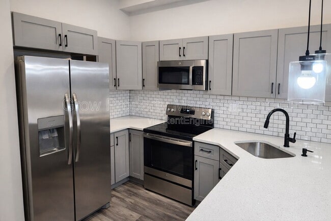 Photo - 623 W Oxford St House