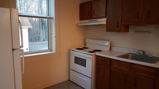 Building Photo - 817 Ringwood Ave