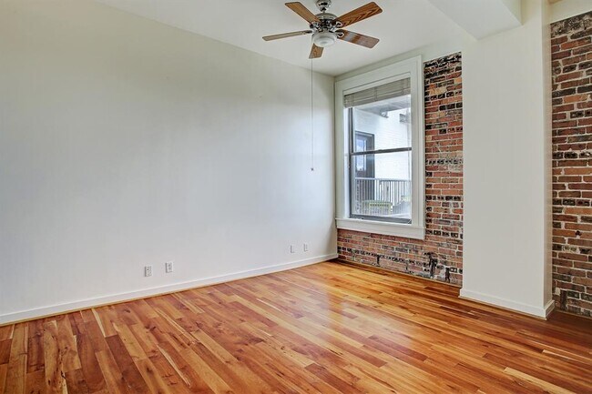 Building Photo - 915 Franklin St