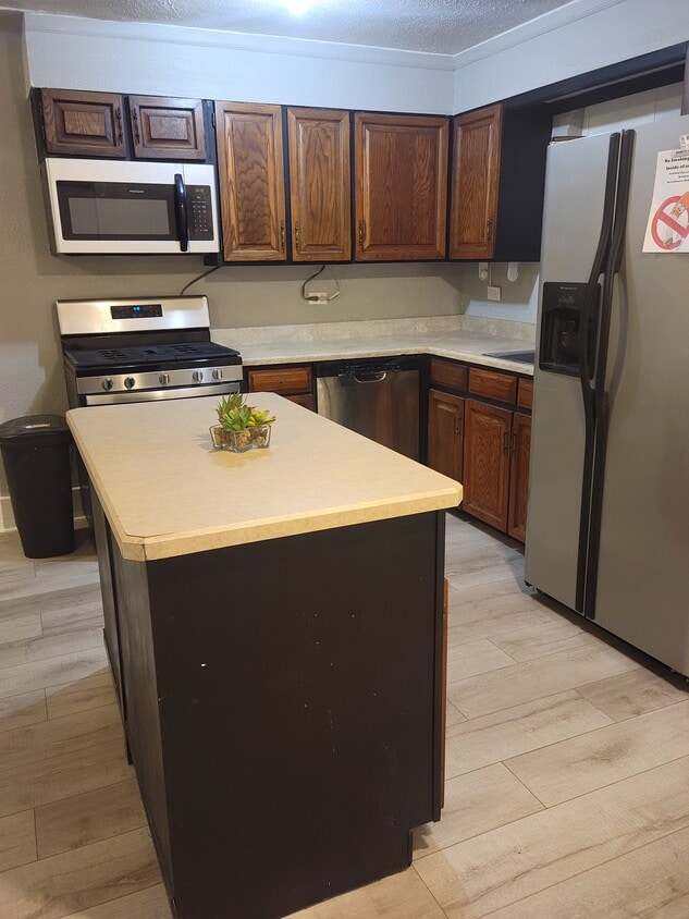 Photo - 5110 W Colfax Ave (Denver, CO)