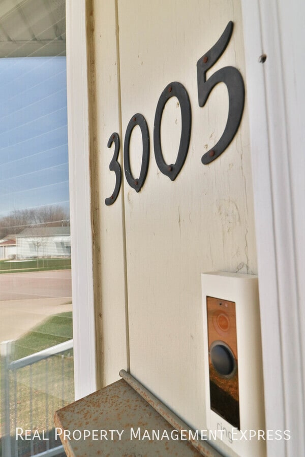 Building Photo - Spacious 2 Bedroom 2 Bath House with Bonus...