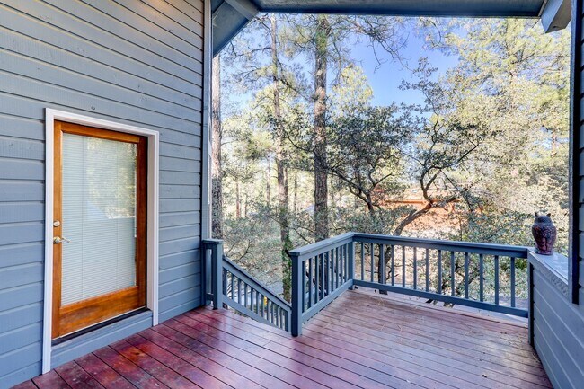 Foto del edificio - Spacious 3 Bed, 3 Bath Home in Hidden Valley Ranch!