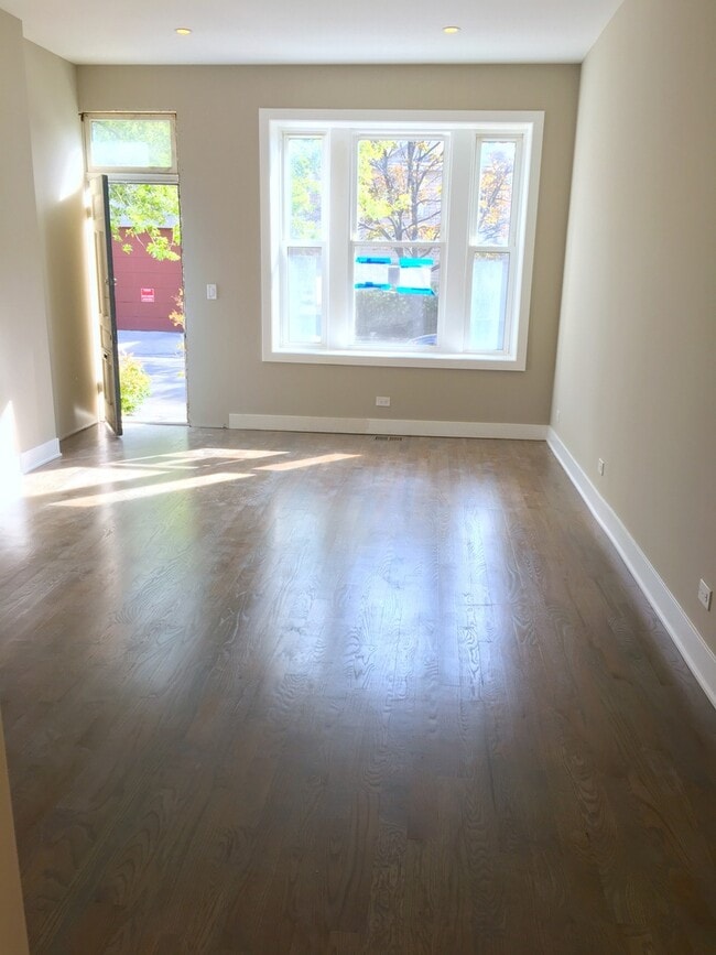 Photo - 1944 N Wood St Apartment