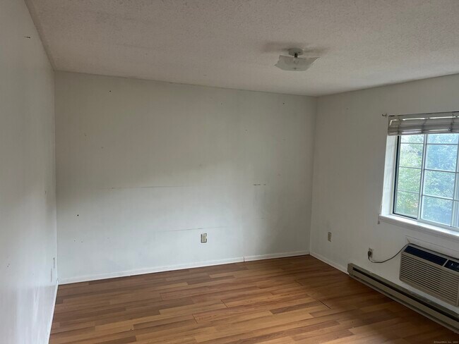 Foto del edificio - 975 Meriden Rd