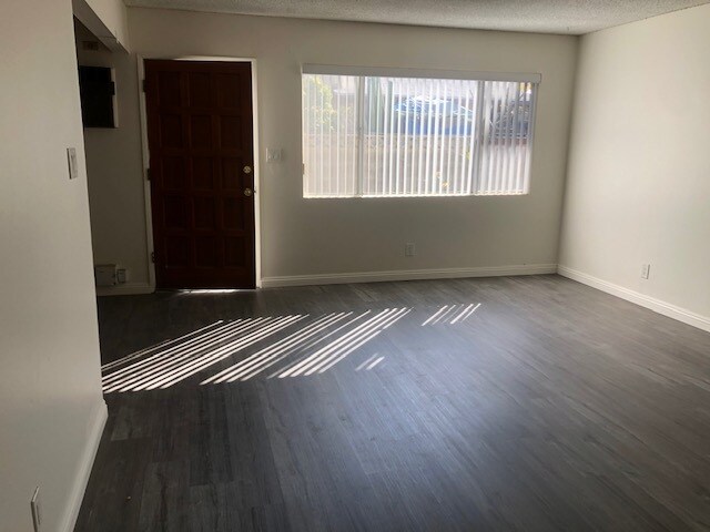 Foto principal - 1240 W Rosewood Ct