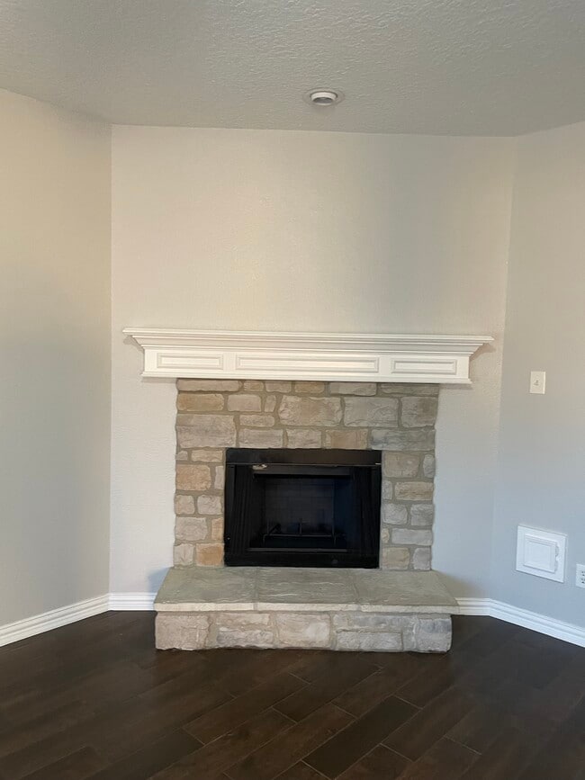 Living room fire place - 1384 Havelock Dr