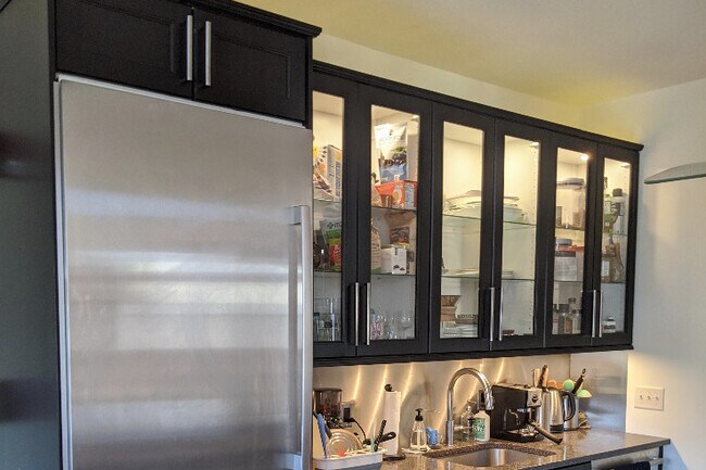 Building Photo - 215 W Liberty St