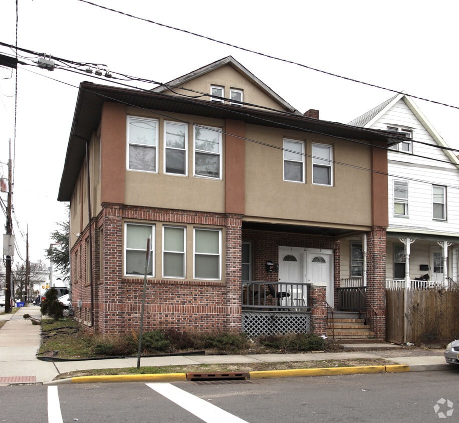 Primary Photo - 111 Guilden St