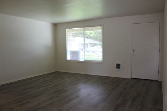 Building Photo - 3 Bed 2 Bath Hillsboro Ranch