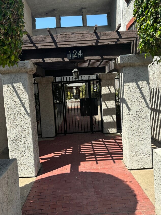 Primary Photo - 124 Monterey Rd