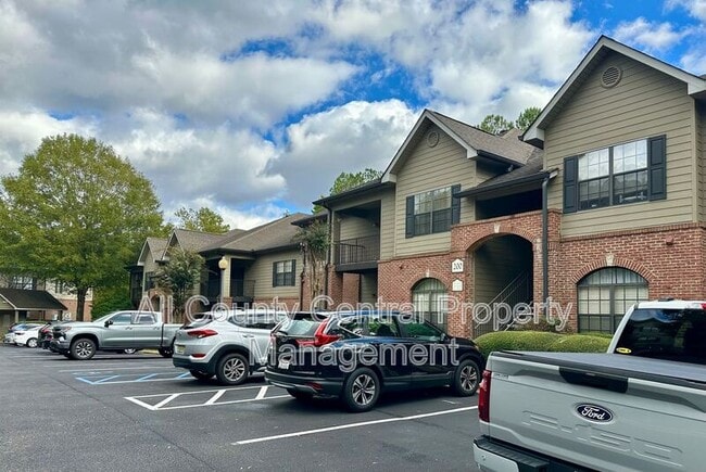 Building Photo - 208 Sterling Oaks Dr