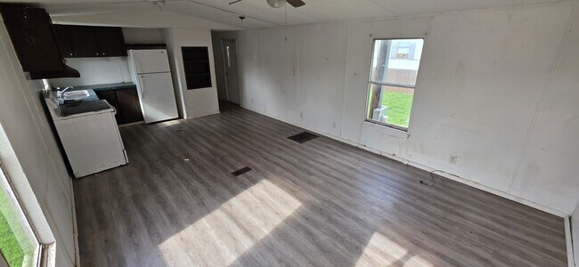 Foto del edificio - 8364 Cedar St