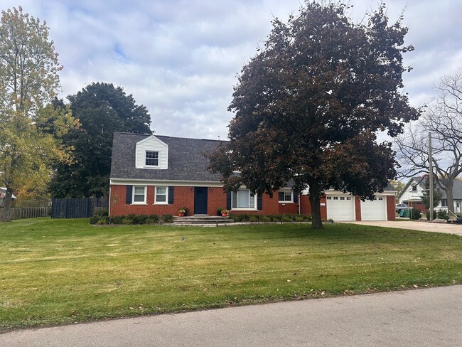 Building Photo - 7987 State St