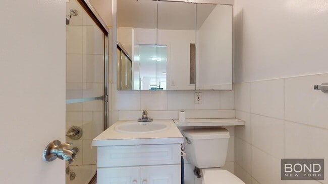 Foto del edificio - 238 E 36th St