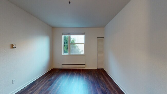 Interior Photo - 2000 Post