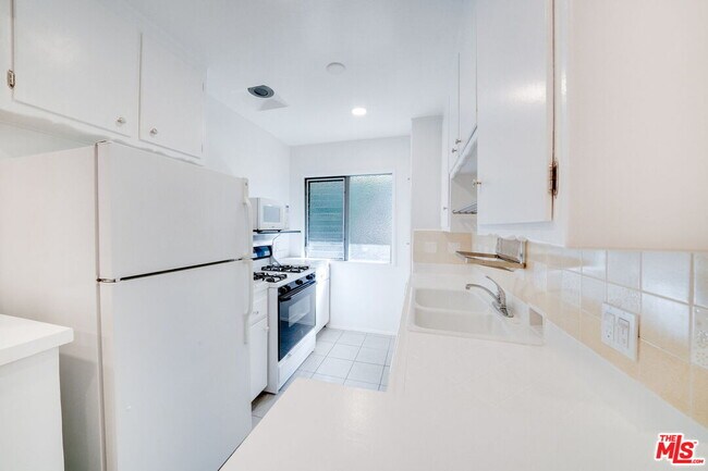 Building Photo - 1037 11th St