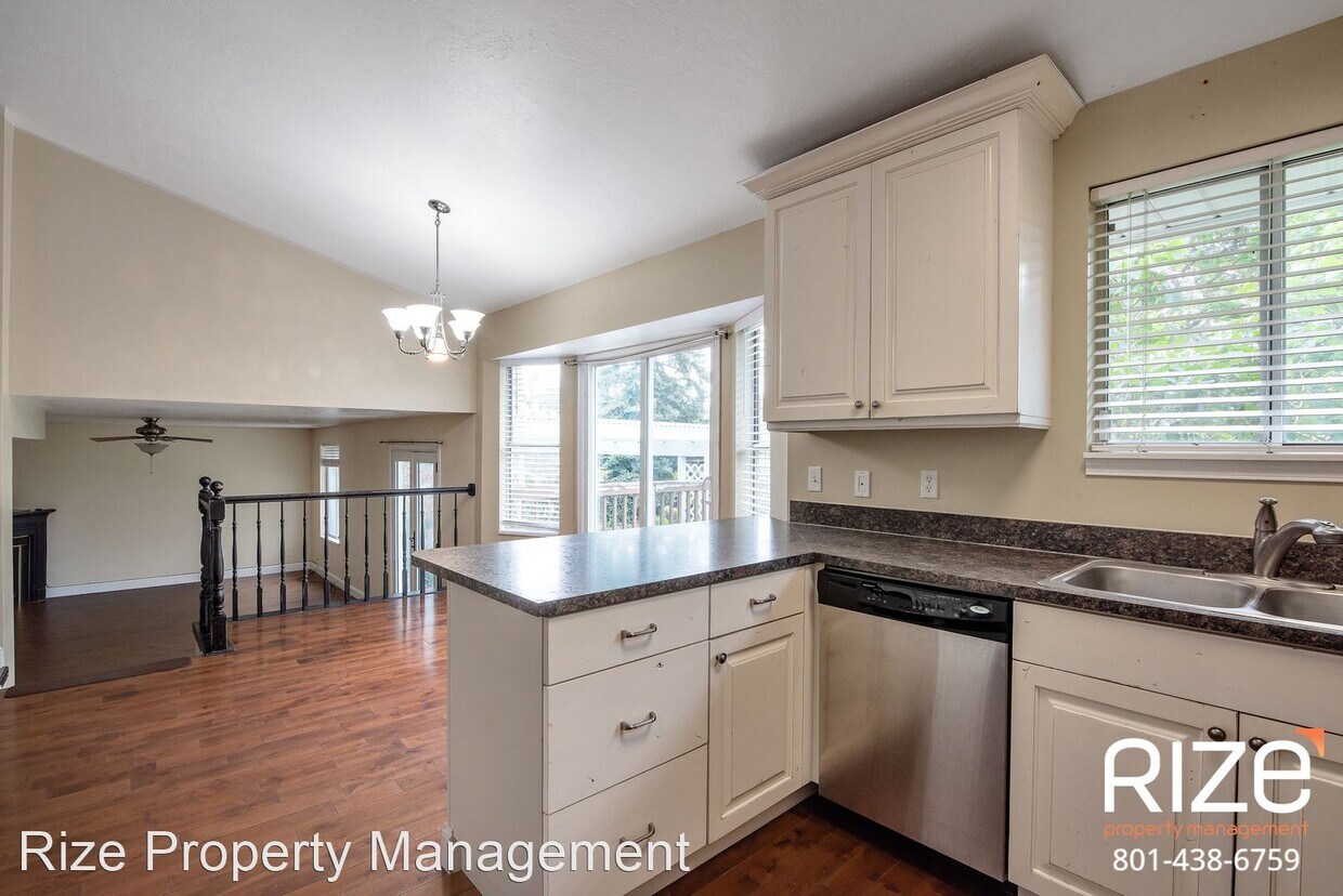 Foto principal - 5 br, 3 bath House - 5394 S Edgewood Circle