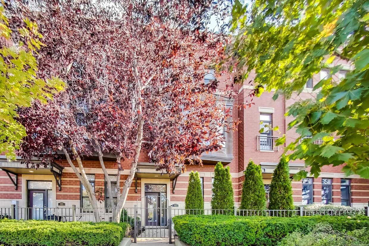 Primary Photo - 1027 N Riverwalk St