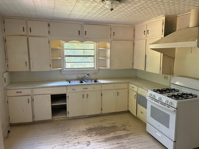 Building Photo - 304 Morris Ave