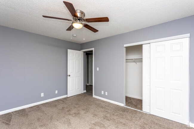 2BR, 1BA - 845 SF - Gateway South Apartments